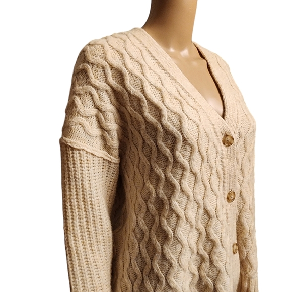 American Eagle Chunky Oversized V-neck Button Sweater Size S - Picture 2 of 11